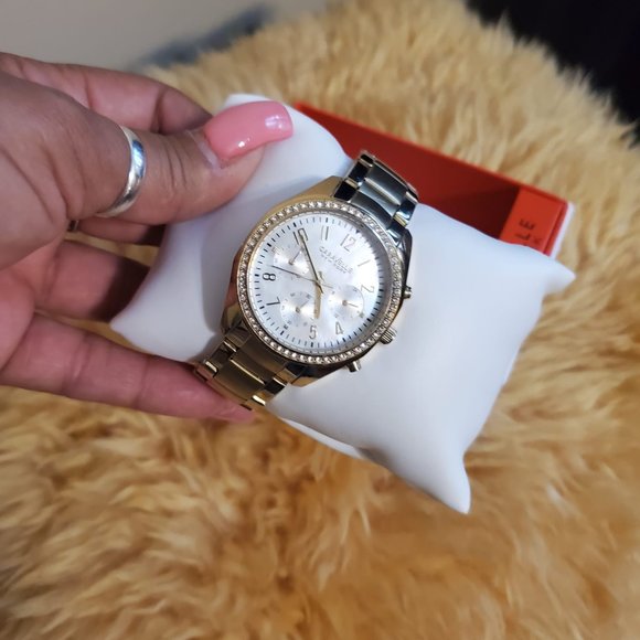 CARAVELLE NEW YORK by BULOVA Golden Watch - Picture 3 of 6